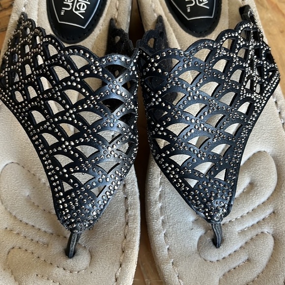 New Berkley Jensen Black Thong Wedge Slip On Sandal Chainmail Sparkle 7 - Picture 10 of 13